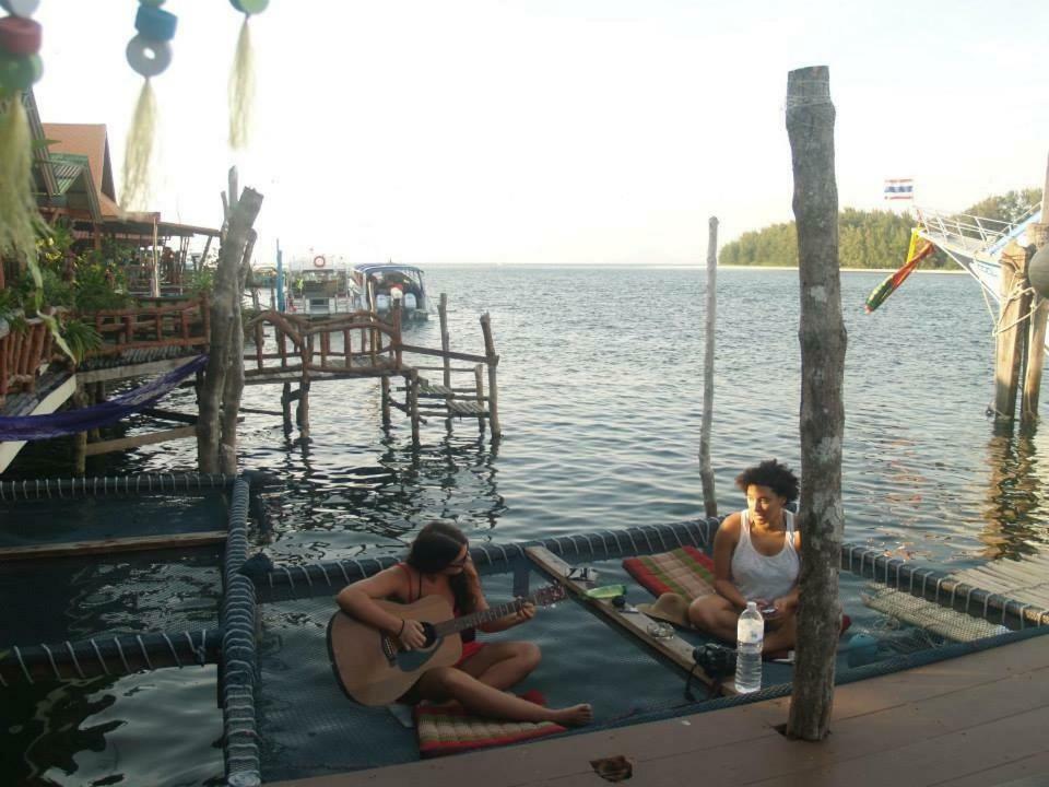 Peacock Hostel Ko Lanta Esterno foto